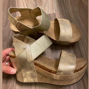 Distressed gold wedge/platform!